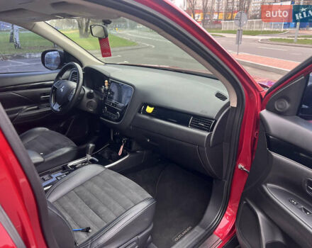 Червоний Міцубісі Аутлендер, об'ємом двигуна 2.36 л та пробігом 148 тис. км за 16500 $, фото 7 на Automoto.ua