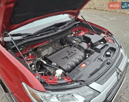 Красный Мицубиси Аутлендер, объемом двигателя 2.36 л и пробегом 110 тыс. км за 19000 $, фото 6 на Automoto.ua