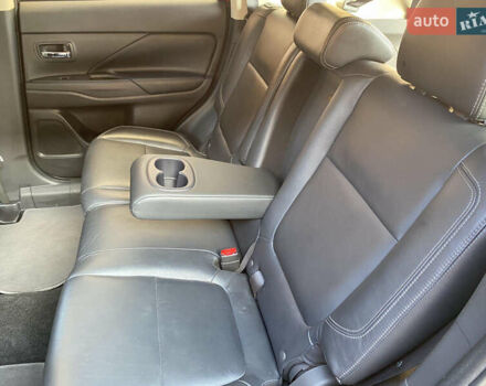 Красный Мицубиси Аутлендер, объемом двигателя 3 л и пробегом 106 тыс. км за 20700 $, фото 35 на Automoto.ua