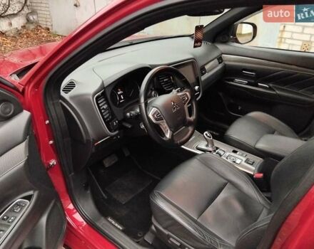Красный Мицубиси Аутлендер, объемом двигателя 2 л и пробегом 53 тыс. км за 22800 $, фото 5 на Automoto.ua
