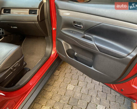 Красный Мицубиси Аутлендер, объемом двигателя 3 л и пробегом 106 тыс. км за 20700 $, фото 39 на Automoto.ua