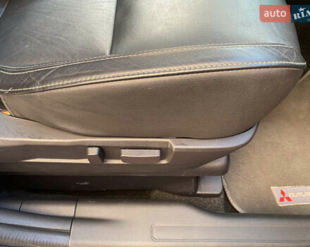 Красный Мицубиси Аутлендер, объемом двигателя 3 л и пробегом 106 тыс. км за 20700 $, фото 55 на Automoto.ua