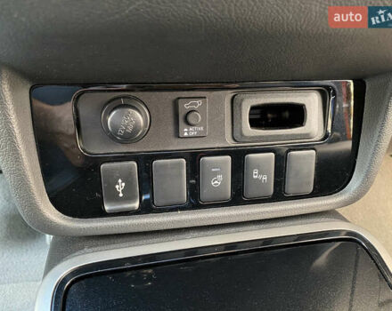 Красный Мицубиси Аутлендер, объемом двигателя 3 л и пробегом 106 тыс. км за 20700 $, фото 46 на Automoto.ua