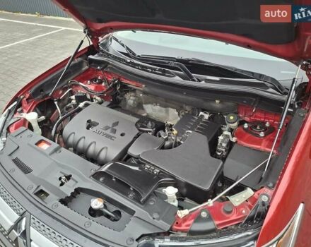 Красный Мицубиси Аутлендер, объемом двигателя 2.36 л и пробегом 110 тыс. км за 19000 $, фото 4 на Automoto.ua