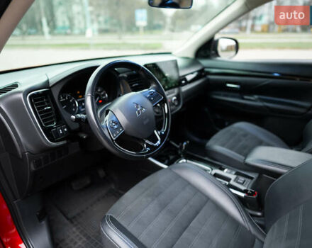 Красный Мицубиси Аутлендер, объемом двигателя 2.36 л и пробегом 145 тыс. км за 17000 $, фото 2 на Automoto.ua