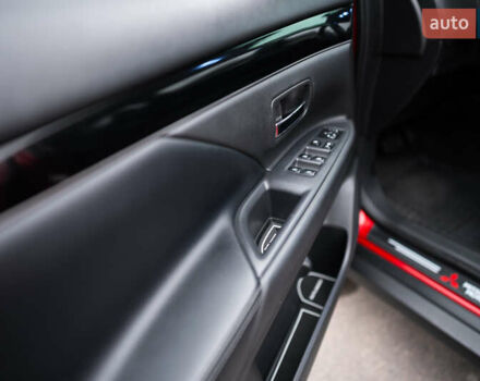 Красный Мицубиси Аутлендер, объемом двигателя 2.36 л и пробегом 145 тыс. км за 17000 $, фото 8 на Automoto.ua