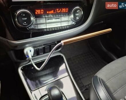 Красный Мицубиси Аутлендер, объемом двигателя 2.36 л и пробегом 110 тыс. км за 19000 $, фото 37 на Automoto.ua