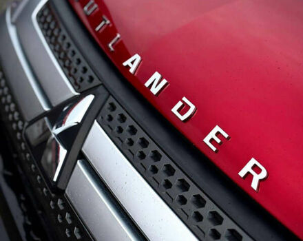 Червоний Міцубісі Аутлендер, об'ємом двигуна 3 л та пробігом 69 тис. км за 19000 $, фото 3 на Automoto.ua