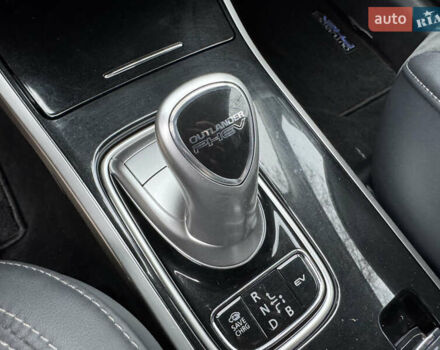 Красный Мицубиси Аутлендер, объемом двигателя 2.36 л и пробегом 65 тыс. км за 23800 $, фото 23 на Automoto.ua