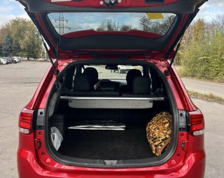 Красный Мицубиси Аутлендер, объемом двигателя 2.36 л и пробегом 94 тыс. км за 26000 $, фото 5 на Automoto.ua