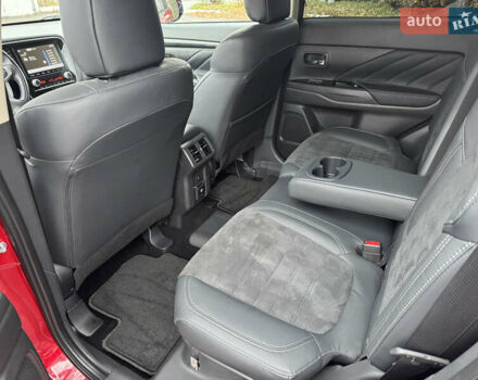 Красный Мицубиси Аутлендер, объемом двигателя 2.36 л и пробегом 65 тыс. км за 23800 $, фото 16 на Automoto.ua