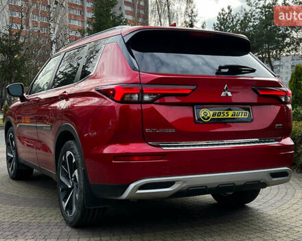 Красный Мицубиси Аутлендер, объемом двигателя 2.49 л и пробегом 121 тыс. км за 27300 $, фото 4 на Automoto.ua