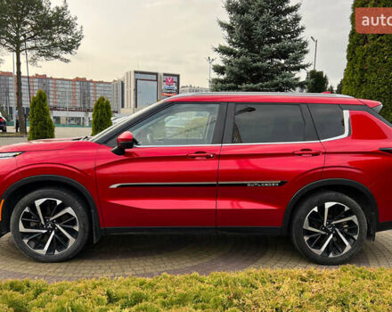 Красный Мицубиси Аутлендер, объемом двигателя 2.49 л и пробегом 121 тыс. км за 27300 $, фото 3 на Automoto.ua