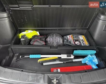 Красный Мицубиси Аутлендер, объемом двигателя 2 л и пробегом 38 тыс. км за 23000 $, фото 5 на Automoto.ua