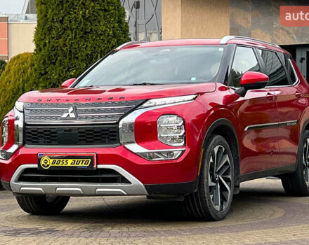 Красный Мицубиси Аутлендер, объемом двигателя 2.49 л и пробегом 121 тыс. км за 27300 $, фото 2 на Automoto.ua