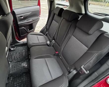 Красный Мицубиси Аутлендер, объемом двигателя 2 л и пробегом 38 тыс. км за 23000 $, фото 2 на Automoto.ua