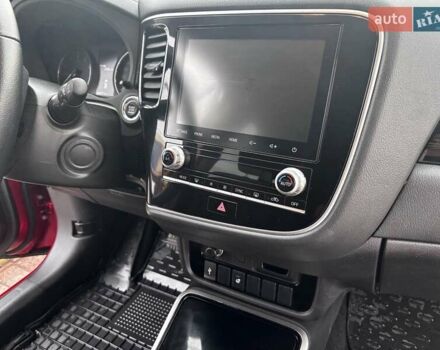 Красный Мицубиси Аутлендер, объемом двигателя 2 л и пробегом 38 тыс. км за 23000 $, фото 12 на Automoto.ua