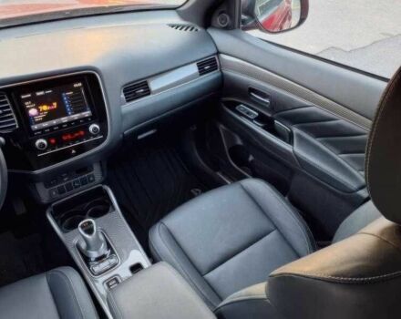 Червоний Міцубісі Аутлендер, об'ємом двигуна 2.4 л та пробігом 45 тис. км за 18500 $, фото 12 на Automoto.ua