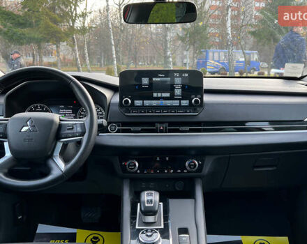 Красный Мицубиси Аутлендер, объемом двигателя 2.49 л и пробегом 121 тыс. км за 27300 $, фото 13 на Automoto.ua