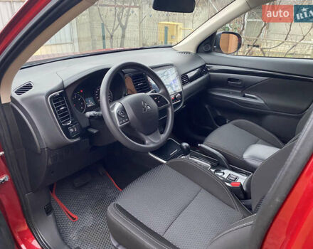 Красный Мицубиси Аутлендер, объемом двигателя 2 л и пробегом 40 тыс. км за 23500 $, фото 20 на Automoto.ua