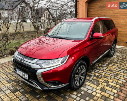 Красный Мицубиси Аутлендер, объемом двигателя 2 л и пробегом 40 тыс. км за 23500 $, фото 1 на Automoto.ua