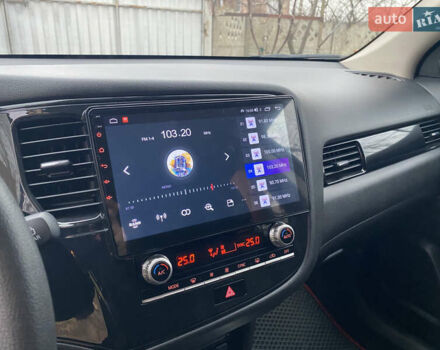 Красный Мицубиси Аутлендер, объемом двигателя 2 л и пробегом 40 тыс. км за 23500 $, фото 22 на Automoto.ua