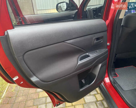 Красный Мицубиси Аутлендер, объемом двигателя 2 л и пробегом 40 тыс. км за 23500 $, фото 24 на Automoto.ua