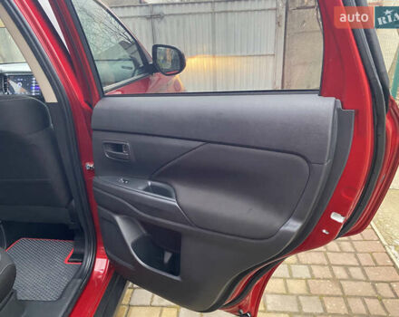 Красный Мицубиси Аутлендер, объемом двигателя 2 л и пробегом 40 тыс. км за 23500 $, фото 26 на Automoto.ua