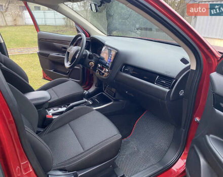 Красный Мицубиси Аутлендер, объемом двигателя 2 л и пробегом 40 тыс. км за 23500 $, фото 29 на Automoto.ua