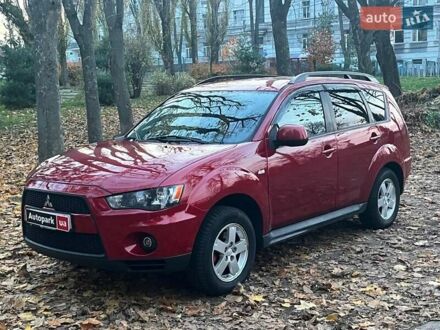 Красный Мицубиси Аутлендер, объемом двигателя 2.4 л и пробегом 251 тыс. км за 8990 $, фото 1 на Automoto.ua