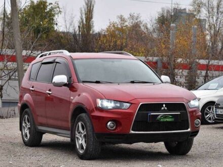 Красный Мицубиси Аутлендер, объемом двигателя 2.4 л и пробегом 204 тыс. км за 9499 $, фото 1 на Automoto.ua