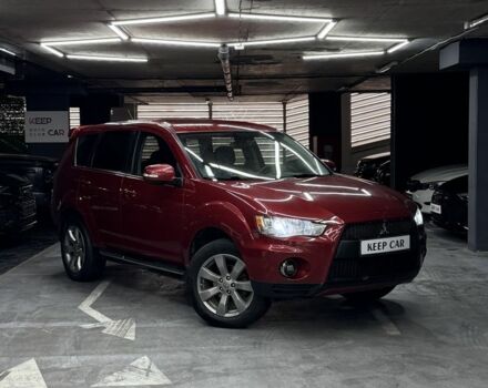 Красный Мицубиси Аутлендер, объемом двигателя 3 л и пробегом 210 тыс. км за 9500 $, фото 1 на Automoto.ua