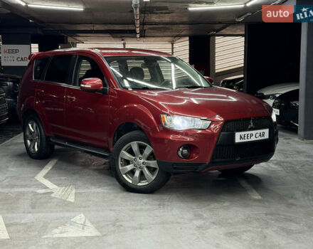 Красный Мицубиси Аутлендер, объемом двигателя 3 л и пробегом 270 тыс. км за 9500 $, фото 1 на Automoto.ua
