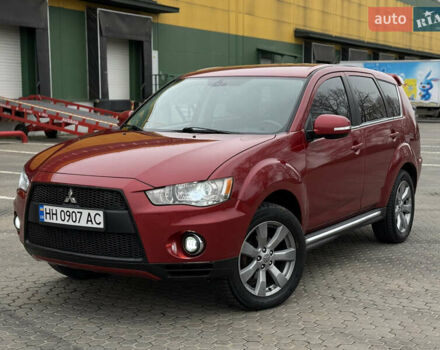 Красный Мицубиси Аутлендер, объемом двигателя 3 л и пробегом 290 тыс. км за 8300 $, фото 1 на Automoto.ua