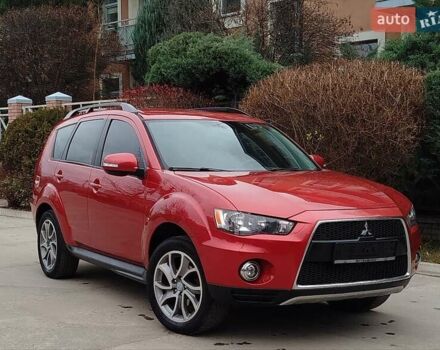 Красный Мицубиси Аутлендер, объемом двигателя 2 л и пробегом 168 тыс. км за 10700 $, фото 1 на Automoto.ua