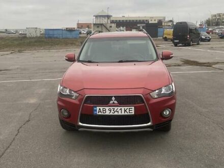 Красный Мицубиси Аутлендер, объемом двигателя 2.36 л и пробегом 210 тыс. км за 11800 $, фото 1 на Automoto.ua