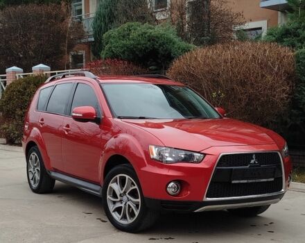Красный Мицубиси Аутлендер, объемом двигателя 2 л и пробегом 168 тыс. км за 9990 $, фото 1 на Automoto.ua