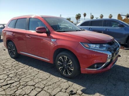 Мицубиси Аутлендер 2017 в Львове на Automoto.ua Красный Мицубиси Аутлендер, объемом двигателя 2 л и пробегом 106 тыс. км за 13500 $, фото 1 на Automoto.ua