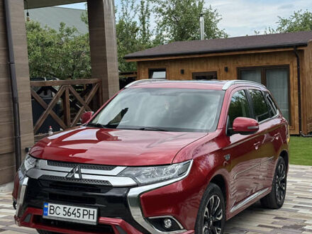 Мицубиси Аутлендер 2017 в Львове на Automoto.ua Красный Мицубиси Аутлендер, объемом двигателя 2 л и пробегом 127 тыс. км за 21500 $, фото 1 на Automoto.ua