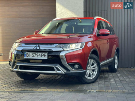 Мицубиси Аутлендер 2018 в Луцке на Automoto.ua Красный Мицубиси Аутлендер, объемом двигателя 2 л и пробегом 95 тыс. км за 16500 $, фото 1 на Automoto.ua