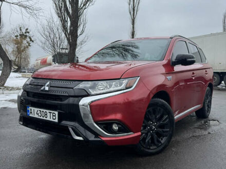 Міцубісі Аутлендер 2018 у Києві на Automoto.ua Червоний Міцубісі Аутлендер, об'ємом двигуна 2 л та пробігом 102 тис. км за 17400 $, фото 1 на Automoto.ua