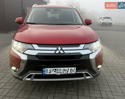 Красный Мицубиси Аутлендер, объемом двигателя 3 л и пробегом 106 тыс. км за 20700 $, фото 1 на Automoto.ua