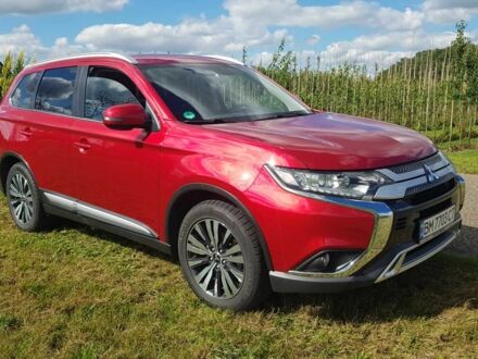 Мицубиси Аутлендер 2020 в Борисполе на Automoto.ua Красный Мицубиси Аутлендер, объемом двигателя 2.4 л и пробегом 70 тыс. км за 18000 $, фото 1 на Automoto.ua