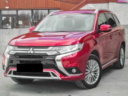 Мицубиси Аутлендер 2020 в Броварах на Automoto.ua Красный Мицубиси Аутлендер, объемом двигателя 2.4 л и пробегом 55 тыс. км за 16000 $, фото 1 на Automoto.ua