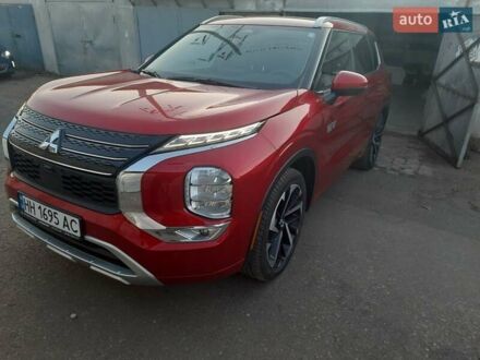 Міцубісі Аутлендер 2023 у Одесі на Automoto.ua Червоний Міцубісі Аутлендер, об'ємом двигуна 2.36 л та пробігом 17 тис. км за 40000 $, фото 1 на Automoto.ua