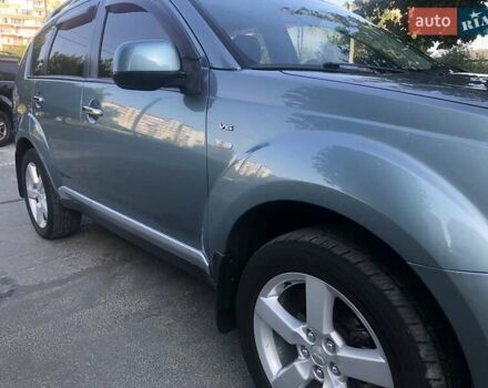 Мицубиси Аутлендер, объемом двигателя 3 л и пробегом 201 тыс. км за 10000 $, фото 3 на Automoto.ua