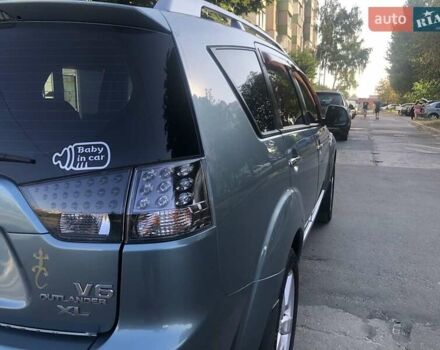 Мицубиси Аутлендер, объемом двигателя 3 л и пробегом 201 тыс. км за 10000 $, фото 6 на Automoto.ua