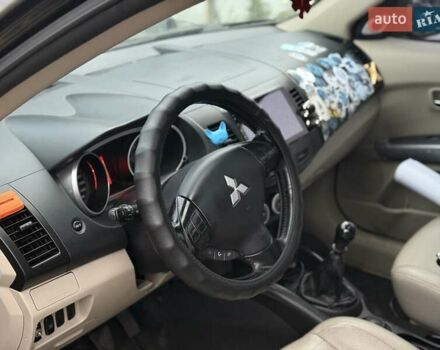 Мицубиси Аутлендер, объемом двигателя 2.2 л и пробегом 280 тыс. км за 12121 $, фото 7 на Automoto.ua