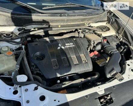 Мицубиси Аутлендер, объемом двигателя 2.3 л и пробегом 190 тыс. км за 13400 $, фото 7 на Automoto.ua