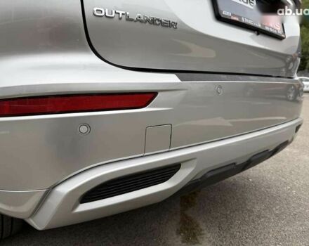 Мицубиси Аутлендер, объемом двигателя 2.5 л и пробегом 25 тыс. км за 28500 $, фото 3 на Automoto.ua